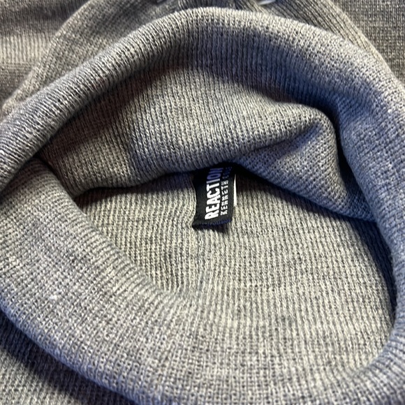 Men’s Kenneth Cole Beanie and Scarf Set. - Picture 3 of 3